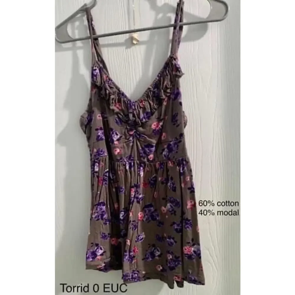 Torrid size 0 Sleeveless Spaghetti Strap Floral Flower Tank Shirt